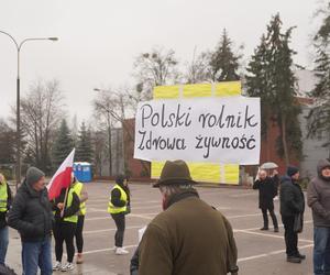 „Zielony Ład=Głód”, „Mleko nie jest z Biedronki”. Te hasła pojawiły się na proteście rolników w Olsztynie