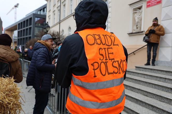 Protest rolników 20 marca przed Lubelskim Urzędem Wojewódzkim w Lublinie