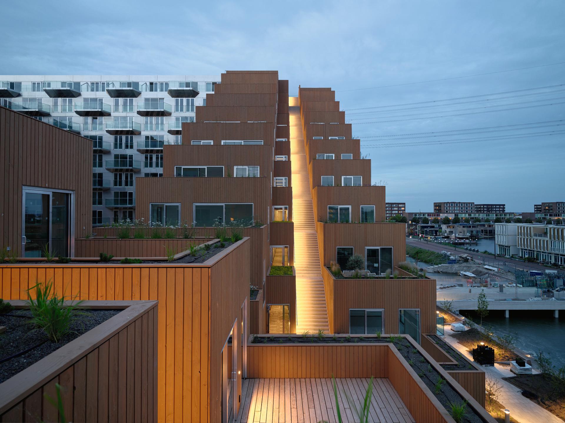 Blok Sluishuis w Amsterdamie_Bjarke Ingels Group (BIG)_Barcode Architects_039