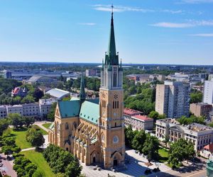 To najwyższy budynek w Łodzi. Od wielu lat zachwyca mieszkańców. Jego historia jest bardzo zawiła 