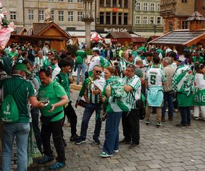 Kibice opanowali Wrocław. Tak wygląda stolica Dolnego Śląska w dniu finału Ligi Konferencji