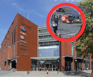 Pożar galerii handlowej Solaris w Opolu. Ewakuowano 600 osób, jedna jest poszkodowana [WIDEO]