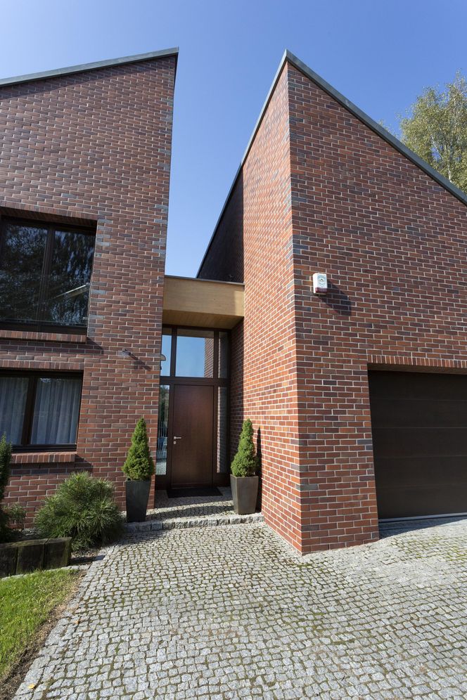 Inspiracją dla tyskiego domu były architektura holenderska oraz śląskie familoki