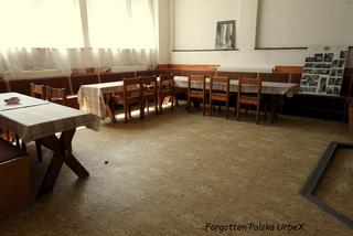 Lalka śpiąca w łóżku i urządzenia rehabilitacyjne. Co znajduje się w opuszczonym sanatorium przy polskiej granicy? [ZDJĘCIA]