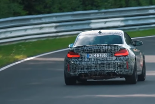 BMW M2 CS grasuje już po torze Nurburgring. To ciężkie działo wymierzone w stronę Porsche - WIDEO