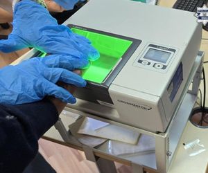 Horror w parku w Knurowie. Poszło o pieniądze. 69-latek zranił kolegę i uciekł