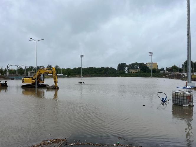 Zalany stadion Dzierżoniowie