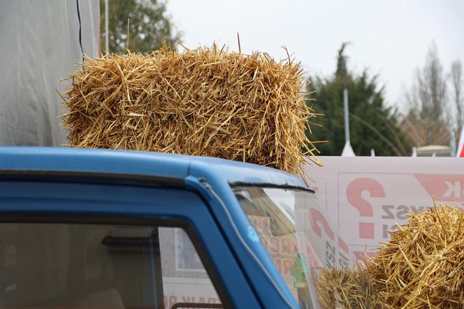 Protest rolników 20 marca przed Lubelskim Urzędem Wojewódzkim w Lublinie