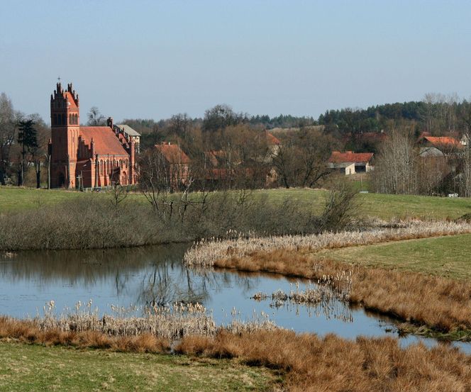 Mazury czy Warmia? Odkryj niezwykłą wieś na pograniczu, która zachwyca historią!