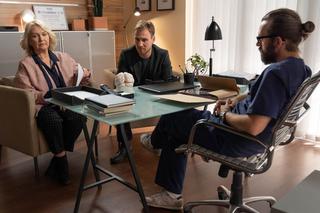 Na dobre i na złe, odcinek 731. Barbara (Agnieszka Pilaszewska), Michał (Mateusz Janicki), Artur Bart (Piotr Głowacki)