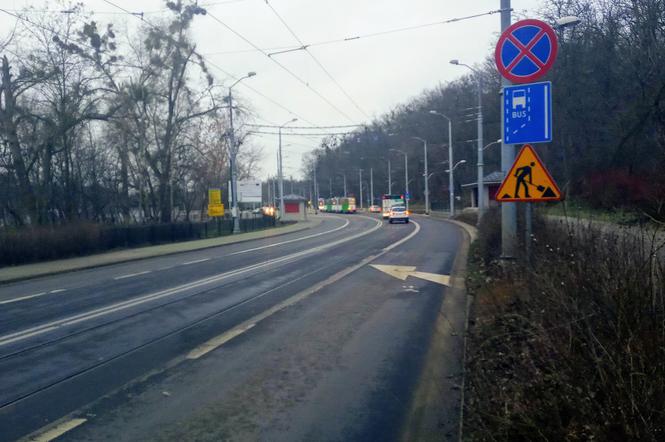 Oznakowanie na ulicy Arkońskiej wprowadza w błąd kierowców