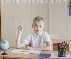 Ile to jest 2(7+3)-4=? Rusz głową i oblicz bez kalkulatora 