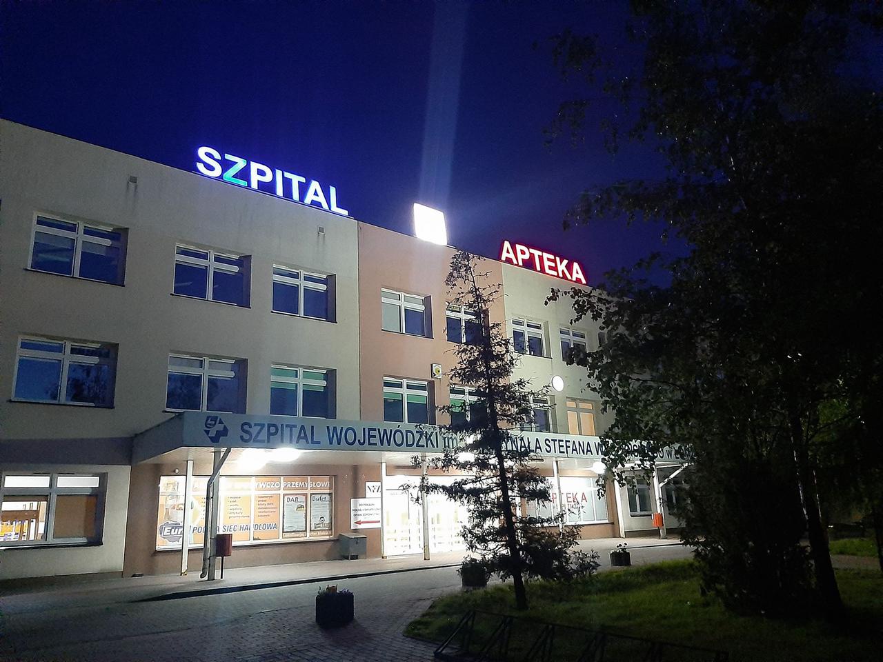 Najpierw poradnie, dopiero później oddziały - znamy szczegóły odmrażania szpitala w Łomży 