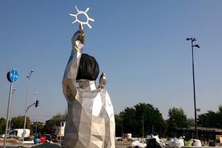 Rzeźba przy centrum handlowym Posnania