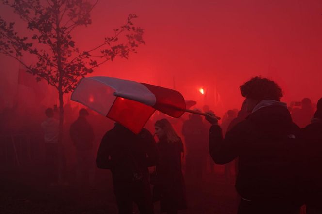 Marsz Niepodległości 2025 na żywo. Relacja z Warszawy. "Chcę zobaczyć Polskę samodzielną i niezakompleksioną"