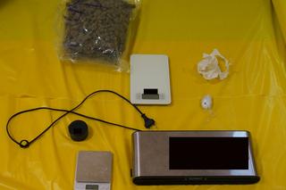 Zrobił z samochodu mobilny magazyn. Policjanci znaleźli łącznie 24 kg narkotyków