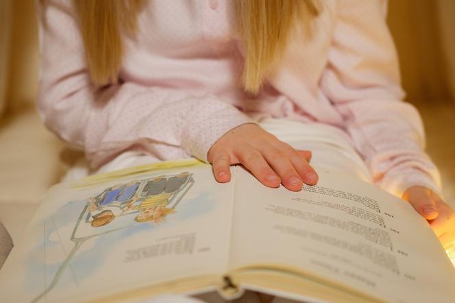 Czytanie bajek bajki bajka opowiadanie storyteling czytaj dzieciom dziecko 