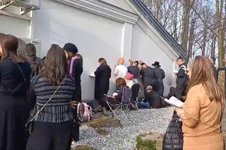 W Wielkanoc Żydzi z całego świata modlili sie przy grobie Cadyka