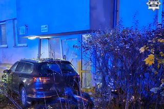 Pijany kierowca wjechał w blok i uciekł. Potem rozpętał awanturę