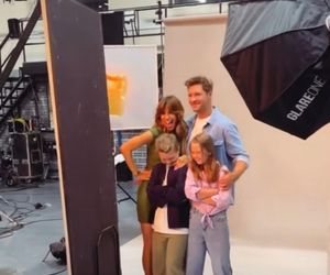 M jak miłość nowy sezon sesja zdjęciowa. Kama (Michalina Sosna), Marcin (Mikołaj Roznerski), Maja (Laura Jankowska), Szymek (Staś Szczypiński)