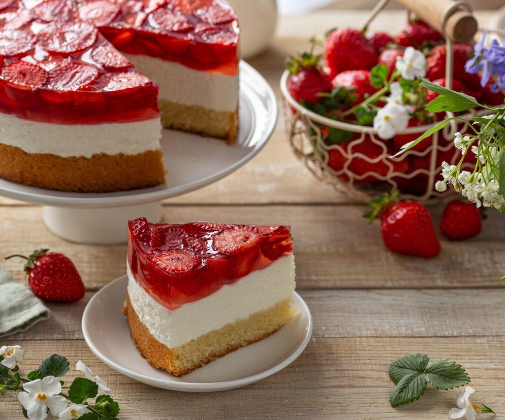 ciasto z truskawkami i galaretką