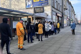 Kolejki przed pączkarniami w Gorzowie.