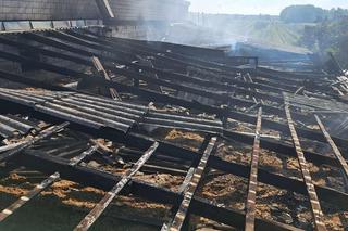 Wielkie gospodarstwo stanęło w płomieniach. Pożar gaszono przez wiele godzin	