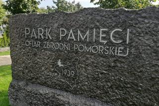 Toruń. Kolęda dla Nieobecnych przy pomniku pomordowanych Polaków