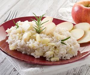 Risotto z jabłkami, gorgonzolą i orzechami. Jamie Oliver zaskakuje ciekawym przepisem na obiad