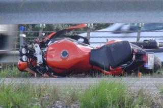 Tragiczny wypadek na S8 pod Wołominem. Motocyklista huknął w bariery, nie żyje
