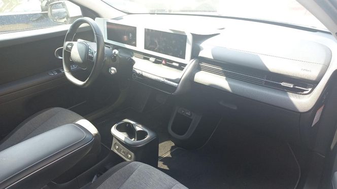 Skradziony w Hiszpanii Hyundai Ioniq 5 odnaleziony w Warszawie. Jak "Kobra" wytropiła auto?