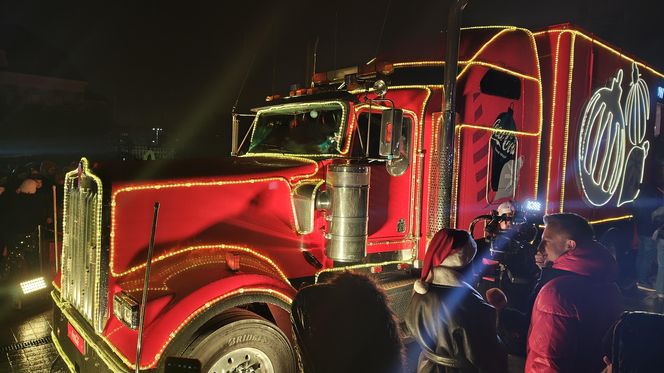 Tak prezentuje się świąteczna ciężarówka Coca-Coli. Wielki truck przyjechał do Wrocławia