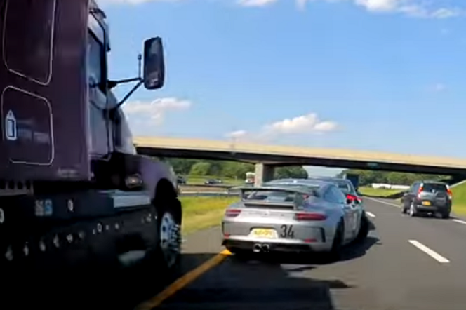 Kierowca Porsche 911 GT3 cudem uniknął kalectwa! Uratował go super refleks - WIDEO
