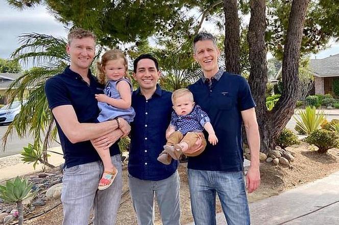 Trzech mężczyzn ojcami dwójki dzieci! Pierwsza poliamoryczna rodzina 