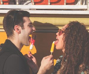 FRIENDS WITH BENEFITS: przyjaciel od seksu. Czy takie relacje mają sens?