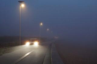 Gęste mgły w warmińsko-mazurskim. IMGW wydało ostrzeżenie [LISTA POWIATÓW]