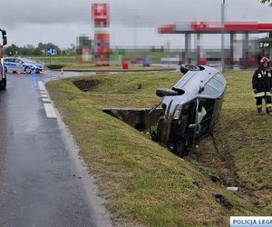 Pijany Ukrainiec dachował pod Legnicą. Spanikował na widok policji  