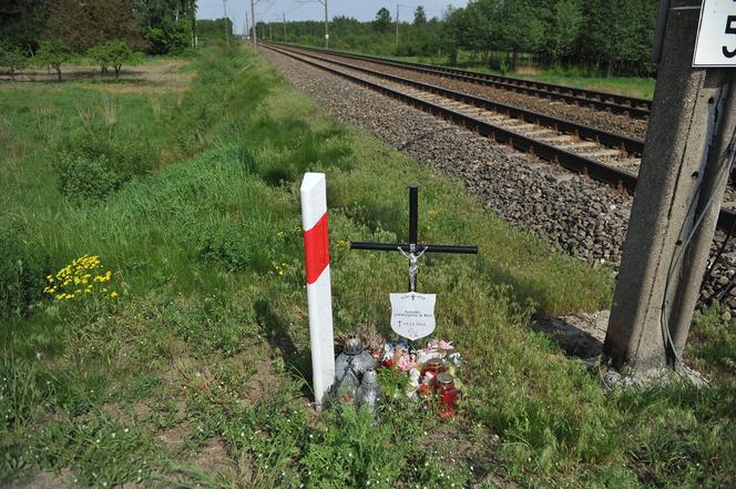 „Boję się jeździć tym przejazdem”. Świadkowie zeznają w sprawie wypadku na przejeździe w Manach 