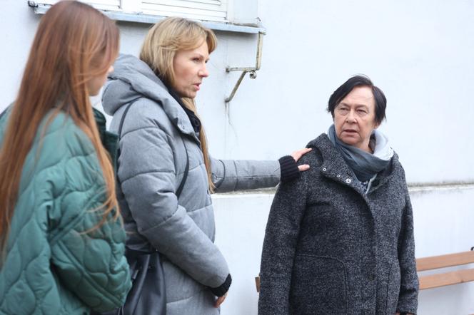 Na Wspólnej odc. 3461. Mania (Zuzanna Kaszuba), Żaneta (Anna Guzik), Helena Kopeć (Małgorzata Peczyńska)