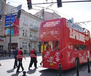 Czerwony autobus linii 7Days już na ulicach Lublina! Za nami inauguracja trasy podczas parady studentów