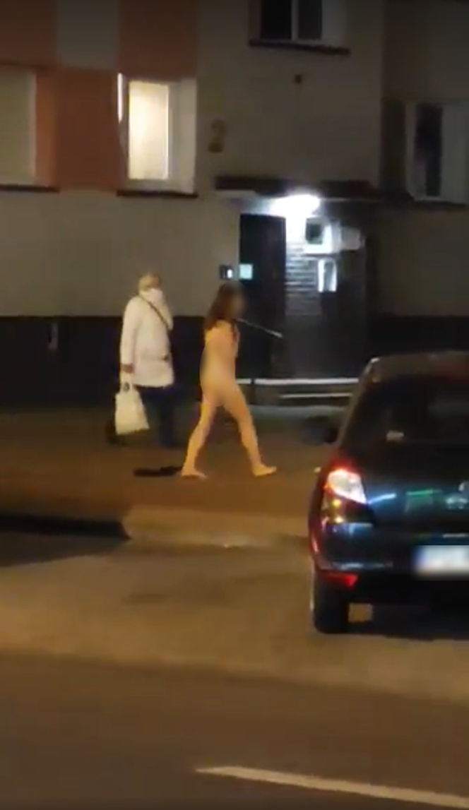 Naga kobieta na ulicach Świnoujścia