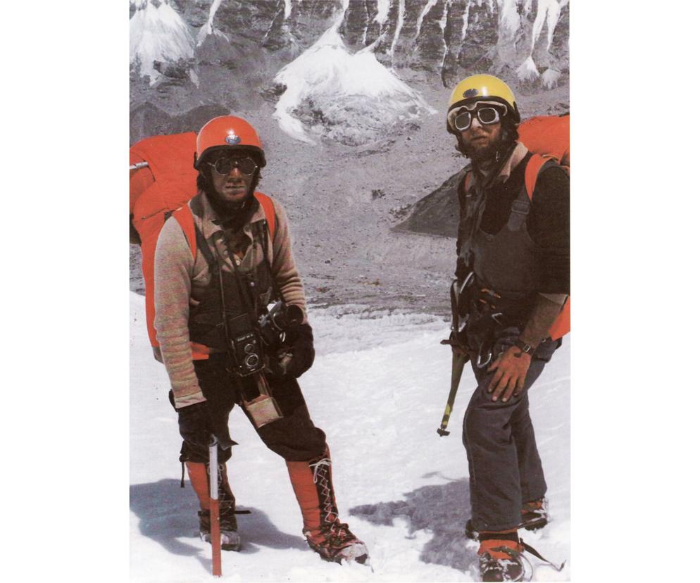 Jerzy Kukuczka (z lewej) i Andrzej Czok podczas wyprawy na Mount Everest – zdjęcie wykonane wiosną 1980 roku. 19 maja 1980 zdobyli oni szczyt nową drogą