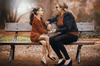 Życzenia na DZIEŃ MATKI 2025. Wyjątkowe i wzruszające rymowanki z okazji święta mam! [26.05.2025]