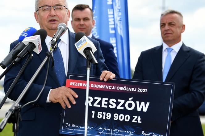 Podkarpackie: Będzie połączenie kolejowe Rzeszowa z lotniskiem w Jasionce