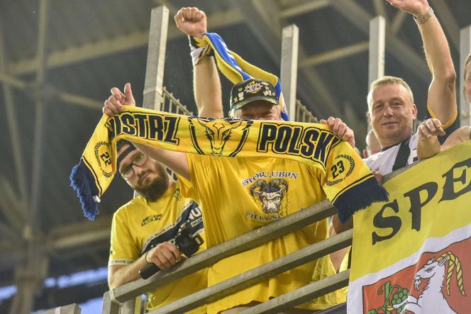 Sektor gości podczas finału PGE Ekstraligi. Zdjęcia kibiców Orlen Oil Motoru Lublin z Motoareny w Toruniu