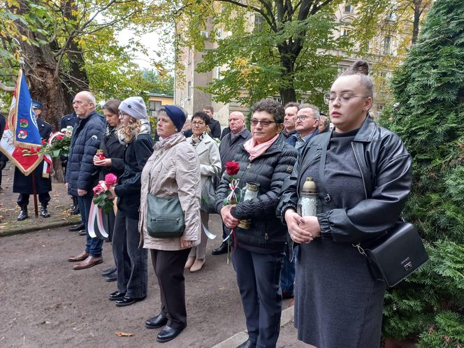 Zapalono znicze dla rozstrzelanych mieszkańców Leszna. W rocznicę tragicznych wydarzeń [ZDJĘCIA]
