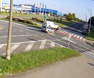 Po pijanemu i bez uprawnień uderzył w busa