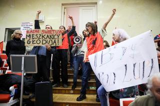 Protest na Radzie Miasta. Aktywiści przerwali wystąpienie prezydenta Warszawy 