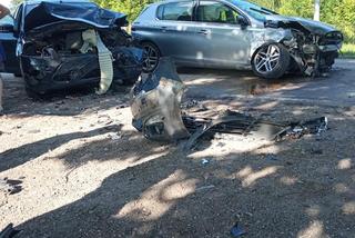 Fatalny wypadek w Nieporęcie. 3 rozbite samochody, wielu rannych