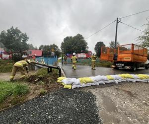 Jelenia Góra zalana. Pod wodą jest już 30 domostw, wiele dróg jest nieprzejezdnych 